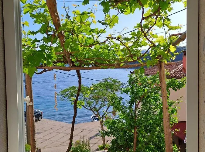 & Dinko Gostinjska kuća